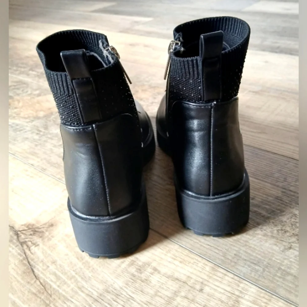 NWOT Marc Fisher Big Girls Heidi Platform Outsole Chelsea Boots Size 5